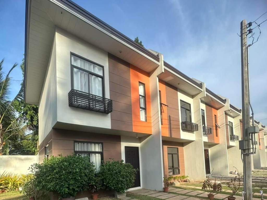 Navona Court Homes